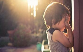 儿童自闭症的典型症状是什么